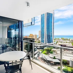 https://circle-on-cavill-1-bedroom-ocean-family-apartment.queenslandhotels.net